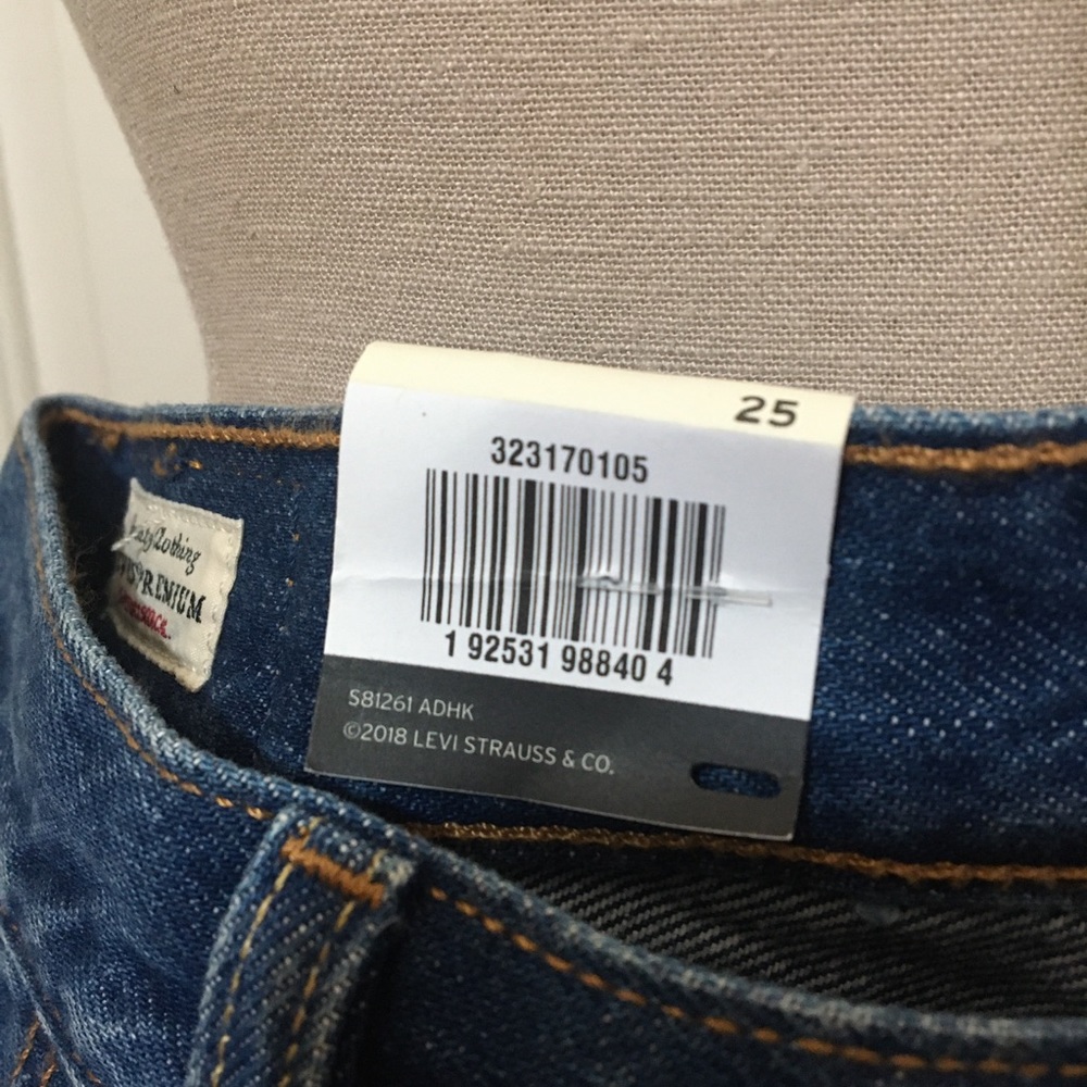 NWT Levi’s 501 shorts mid rise button fly cutoffs - Picture 6 of 11